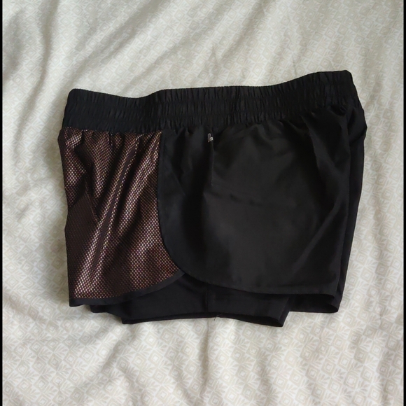 Fabletics Demi Lovato Lita Shorts - Picture 3 of 4
